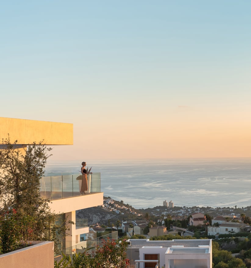 VAPF Residential Areas invite you to experience an exclusive lifestyle on the coast of Spain. With a modern and sustainable design, our homes offer a unique combination of comfort and energy efficiency.